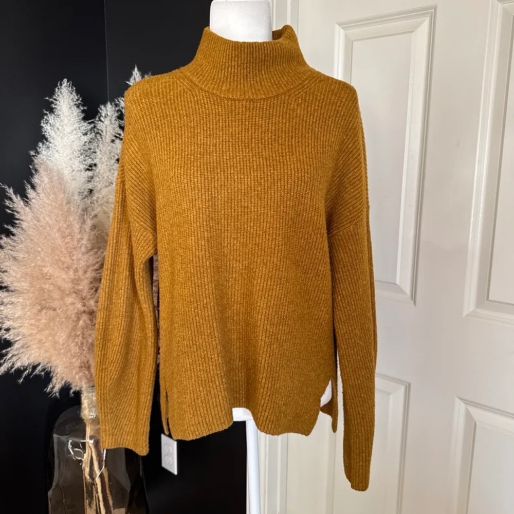 Abercrombie & Fitch Knit Mock Neck Neutral Camel Wool Blend Sweater 
Size Medium - Picture 6 of 12